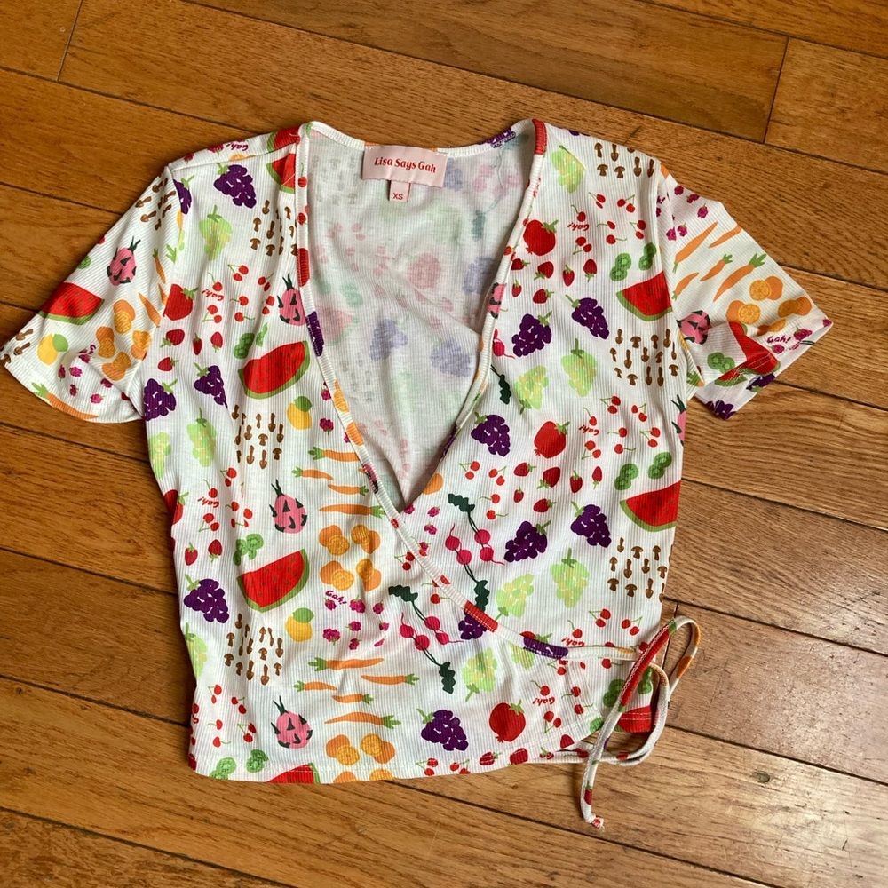 Lisa Says Gah fruit wrap top